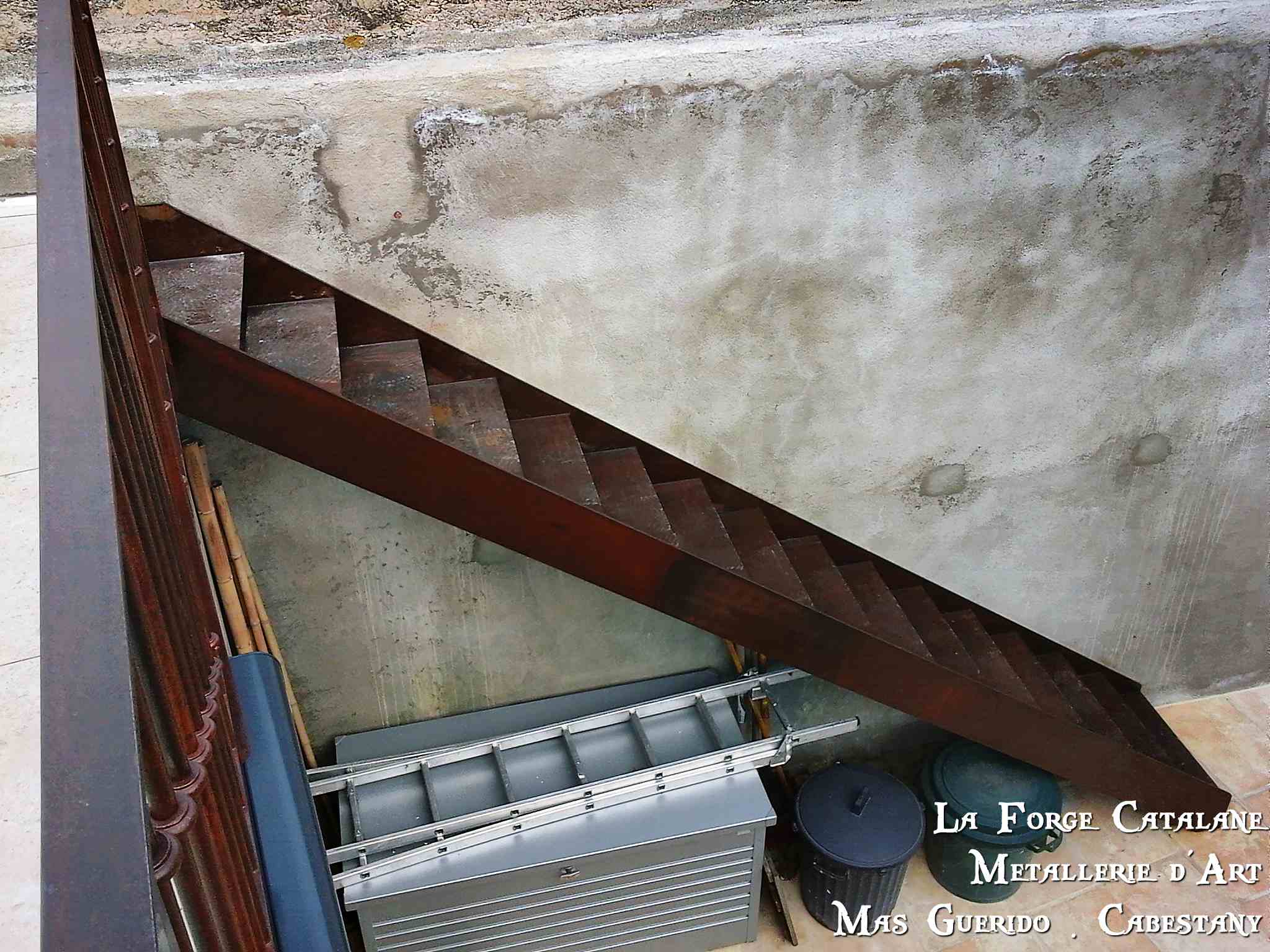 escalier exterieur double plat lateraux marches fer forge catalane.jpg